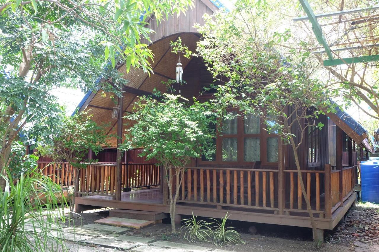 Ruennamyen Resort Amphawa Samut Songkhram Exterior foto