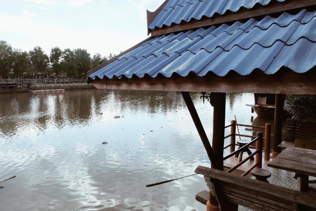 Ruennamyen Resort Amphawa Samut Songkhram Exterior foto