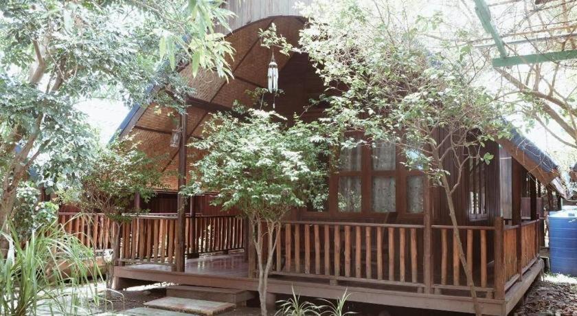 Ruennamyen Resort Amphawa Samut Songkhram Exterior foto