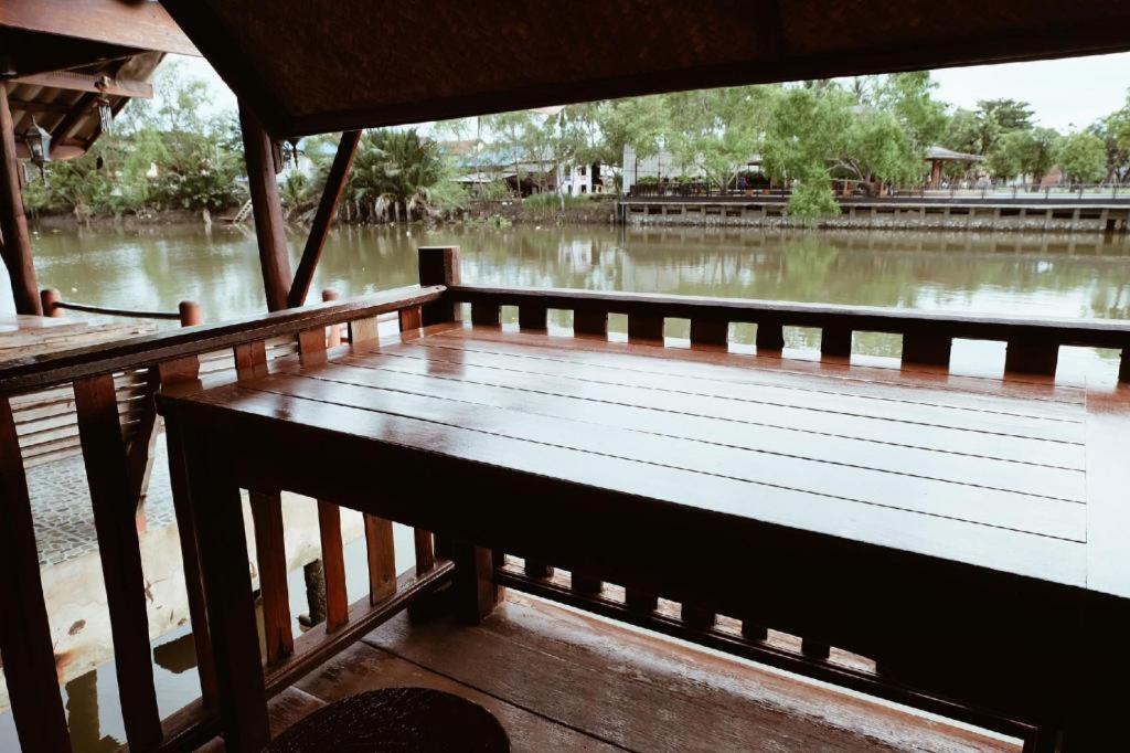 Ruennamyen Resort Amphawa Samut Songkhram Exterior foto